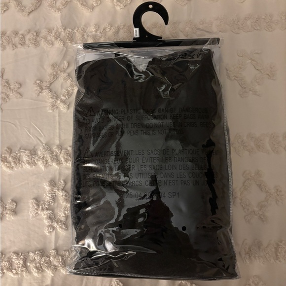 Spirit Deluxe Ghost Face Costume - Black and White - Picture 2 of 2